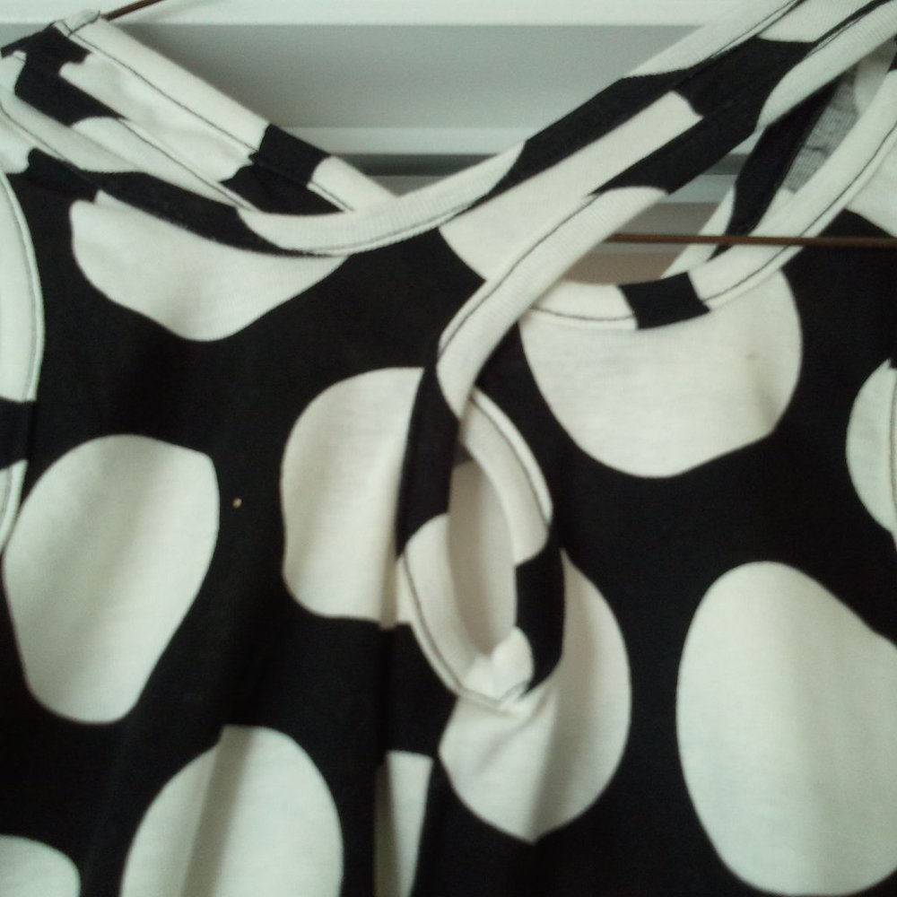 Cute Cross back tank top size xs NWOT - Picture 3 of 3